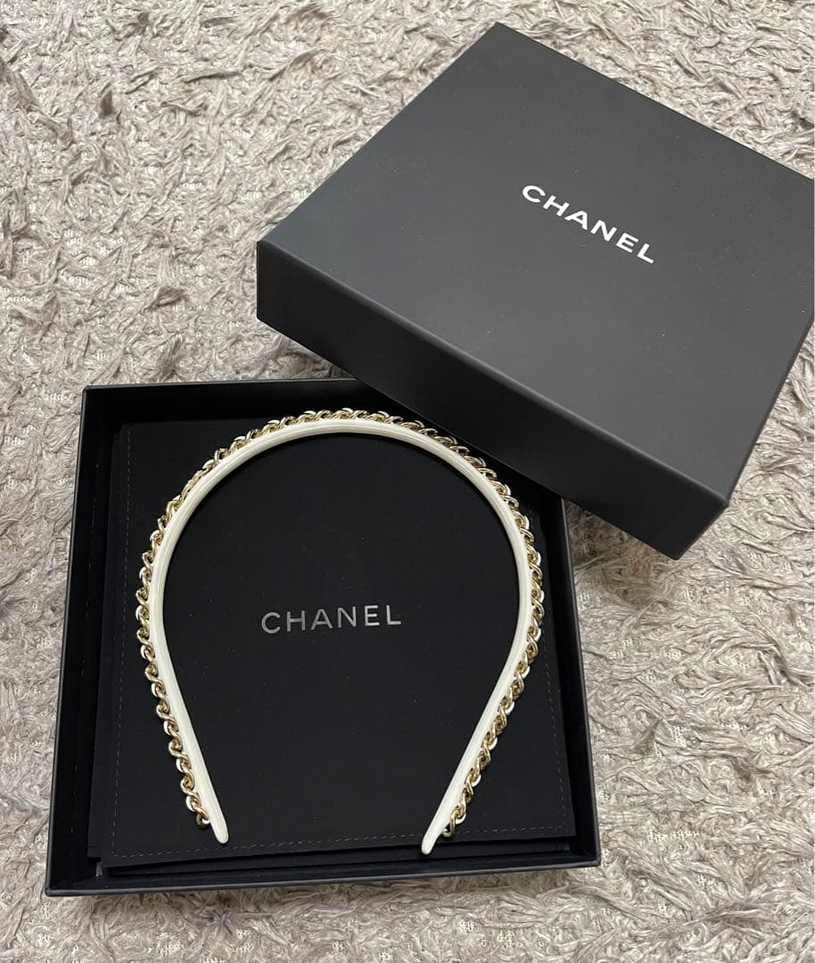 2024 現行品色違いCHANELシャネル チェーン カチューシャ 黒×ゴールド