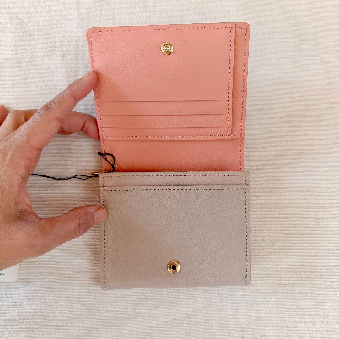 【新品タグ付き】クラウスハーパニミ 二つ折り財布 本革製 猫刺繍