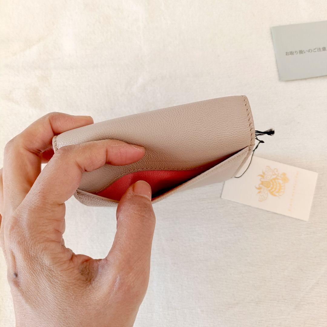 【新品タグ付き】クラウスハーパニミ 二つ折り財布 本革製 猫刺繍