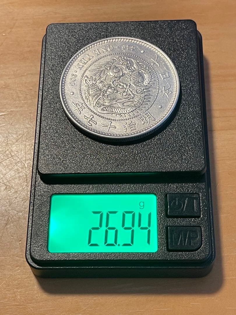 新1円銀貨　明治17年　日本近代貨幣　旧貨幣　古銭　一円銀貨　１圓銀貨　一圓銀貨