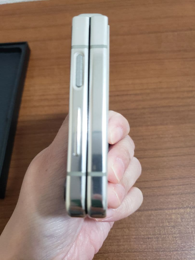 美品 Galaxy Z Flip 5 256GB/simフリー 国内版