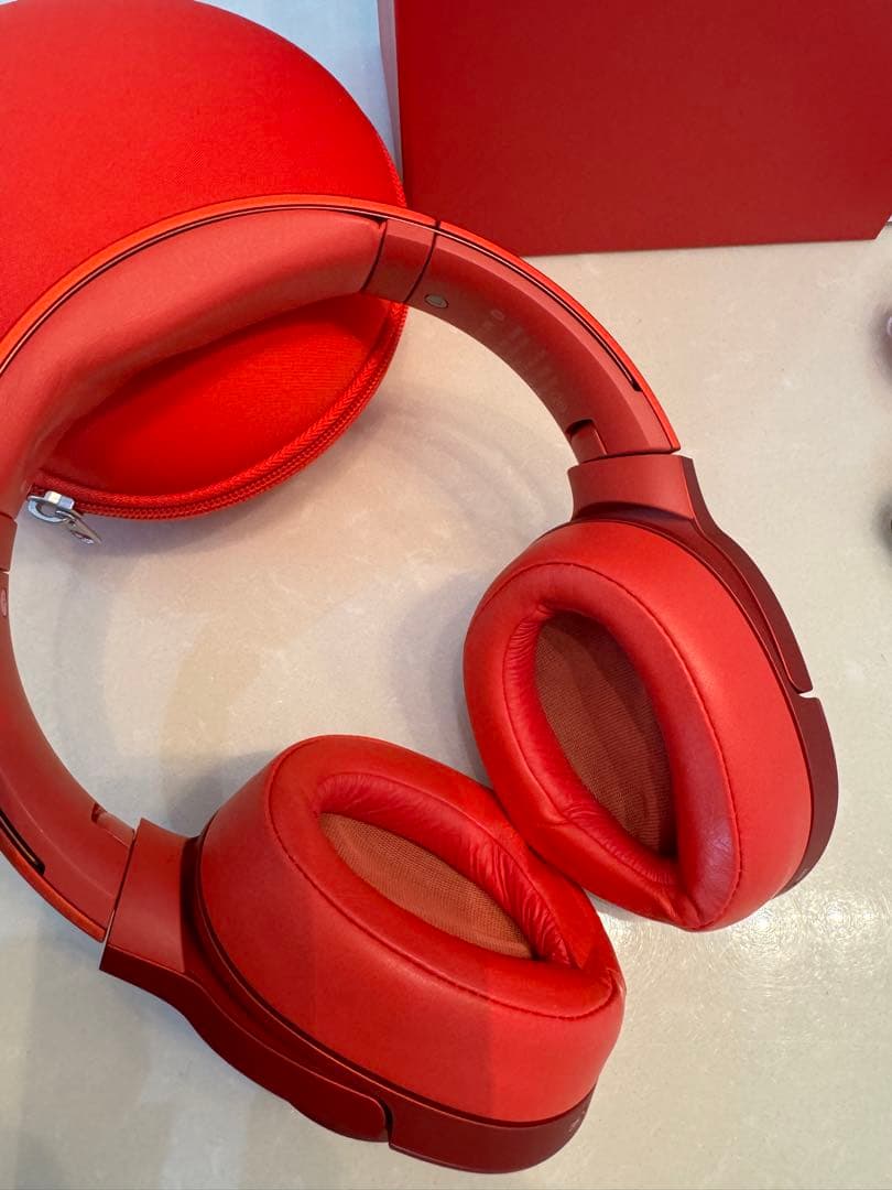 なす　SONY hear on Wireless NC レッド