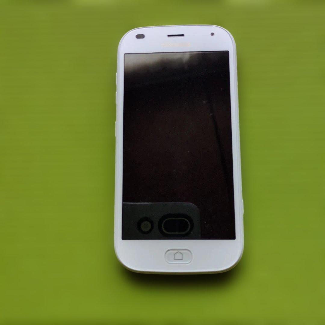 らくらくフォン　ドコモ　F-42A ホワイト 本体 充電器付き