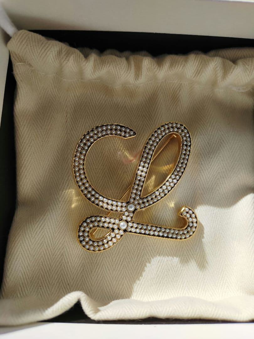 【超希少】LOEWE ロエベ パールイニシャルブローチ