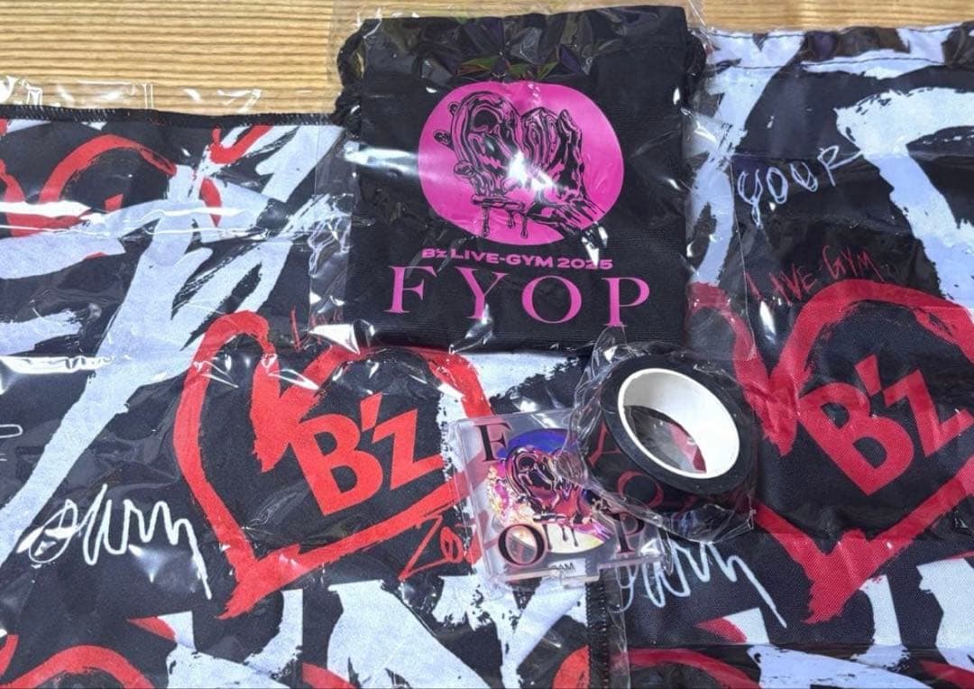 きーさん出品画面B'z LIVEFYOP ガチャ5点セット&ルームスリッパ