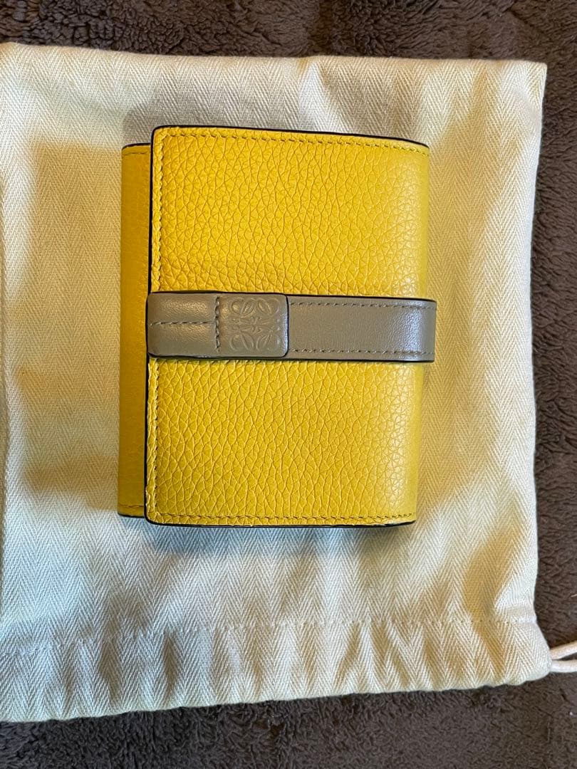 LOEWE 三つ折り財布 イエロー レザー