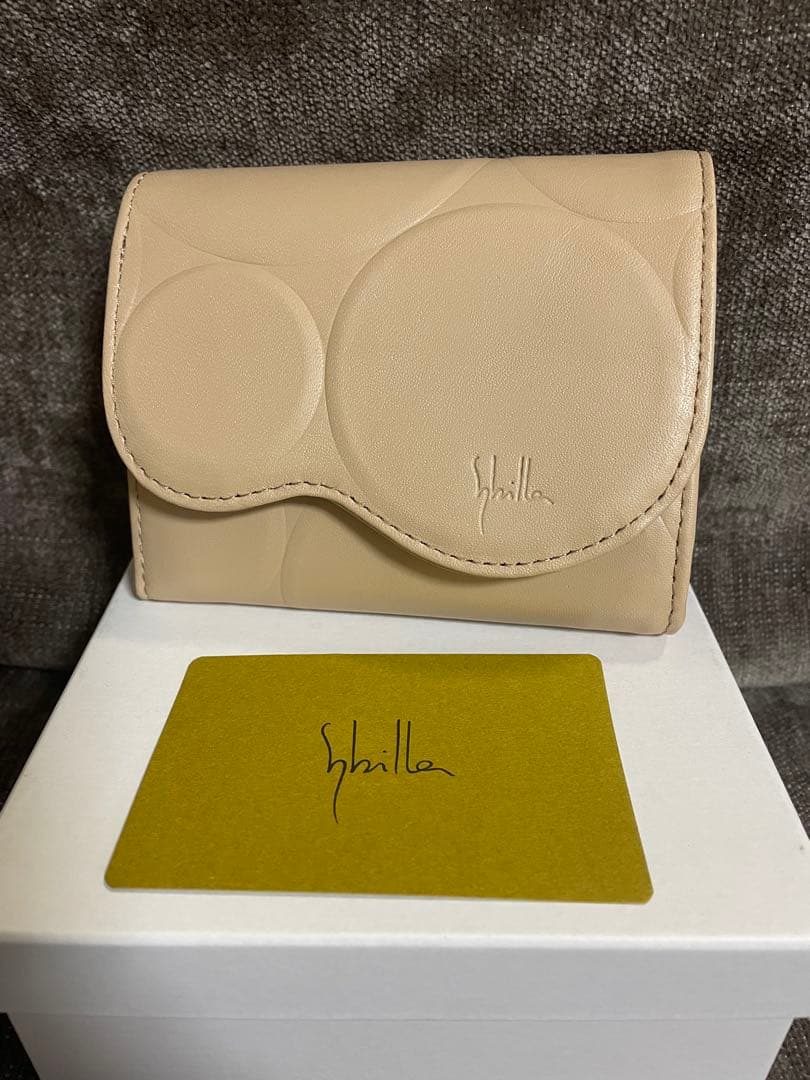 メリクリセール！Shilla シビラ　ベージュ 二つ折り財布　新品箱付