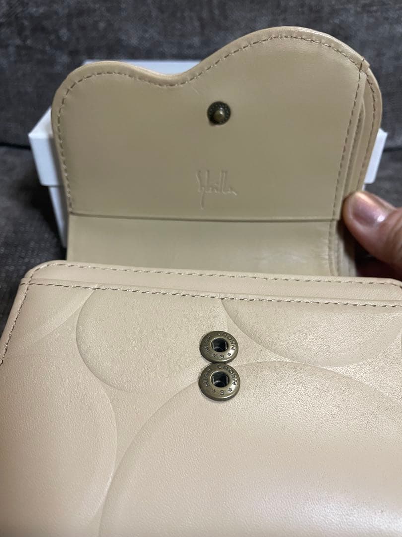 メリクリセール！Shilla シビラ　ベージュ 二つ折り財布　新品箱付