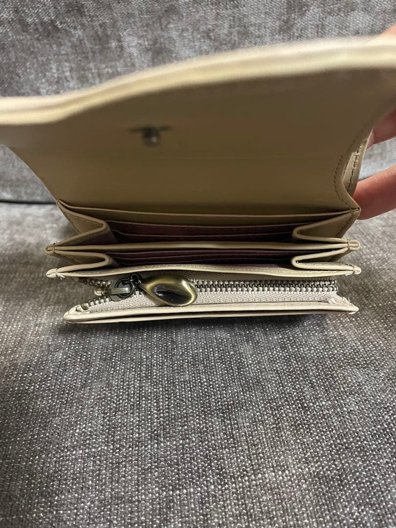 メリクリセール！Shilla シビラ　ベージュ 二つ折り財布　新品箱付