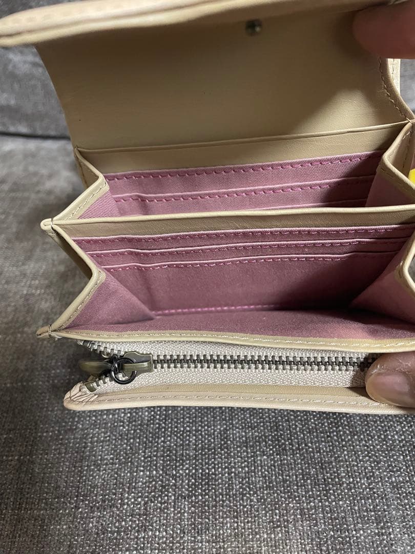 メリクリセール！Shilla シビラ　ベージュ 二つ折り財布　新品箱付