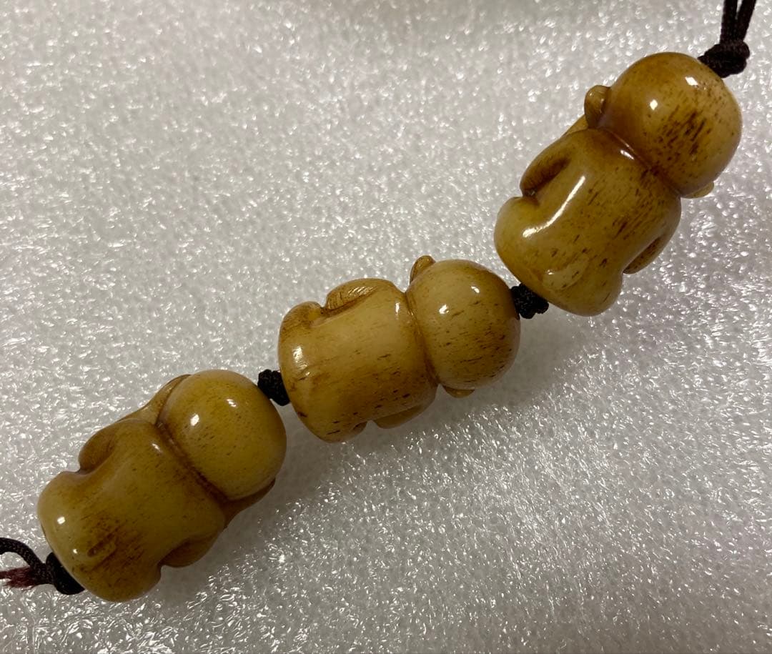 天然素材　見ざる言わざる聞かざる　三猿　彫刻　根付　提げ物