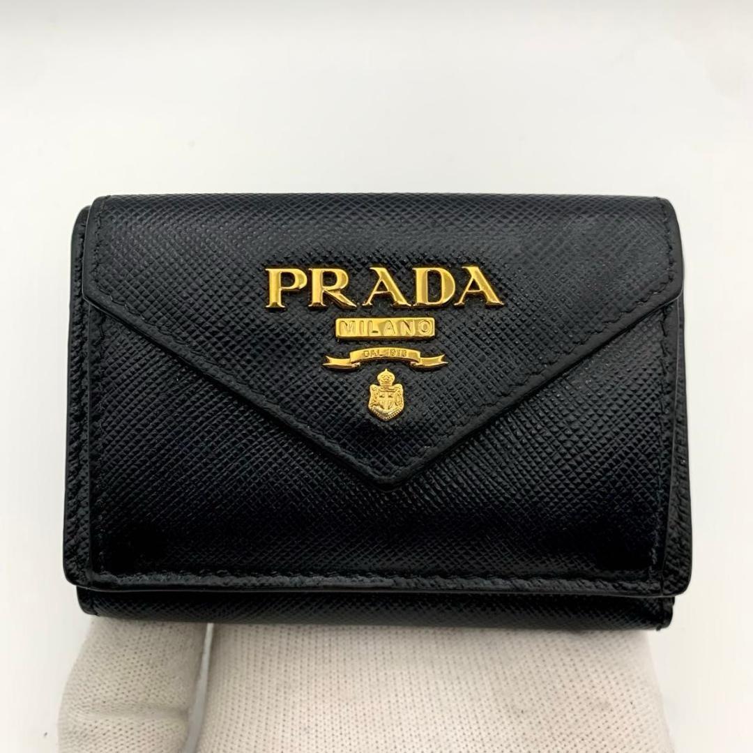 鑑定済み プラダ 三つ折り 財布 Wホック サフィアーノ レザー コンパクト 黒