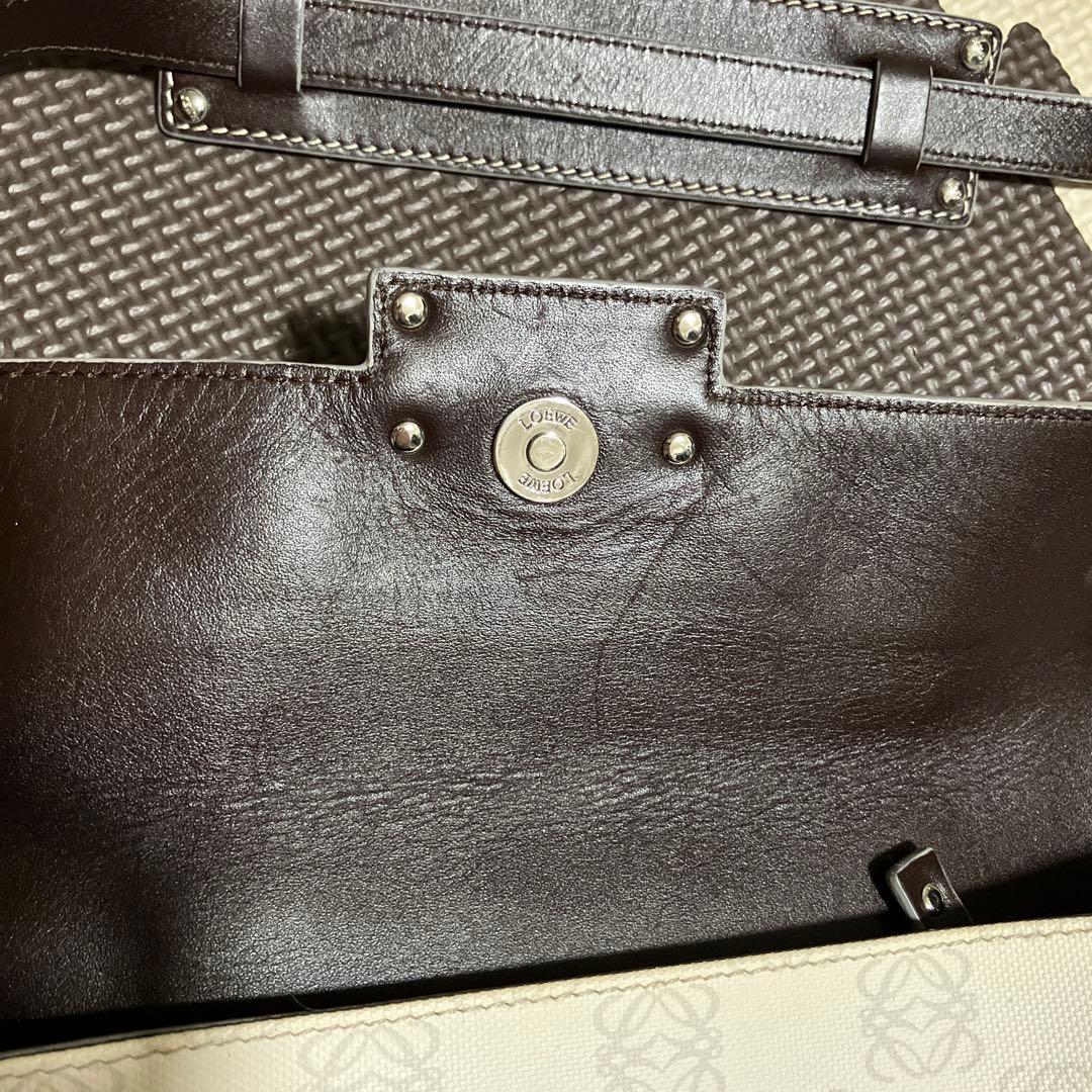 LOEWE ロゴ入り ホワイト ショルダーバッグ