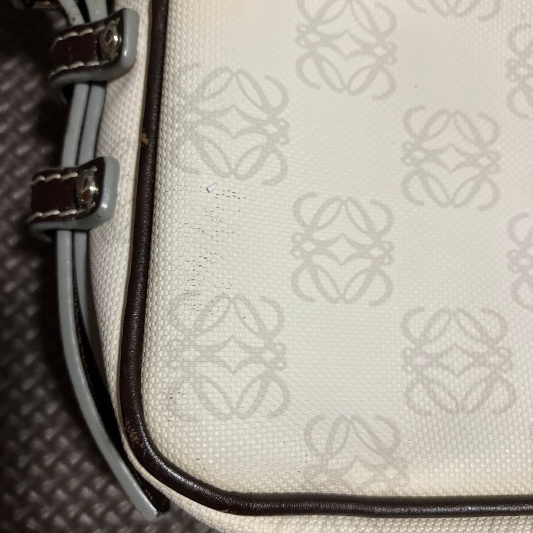 LOEWE ロゴ入り ホワイト ショルダーバッグ