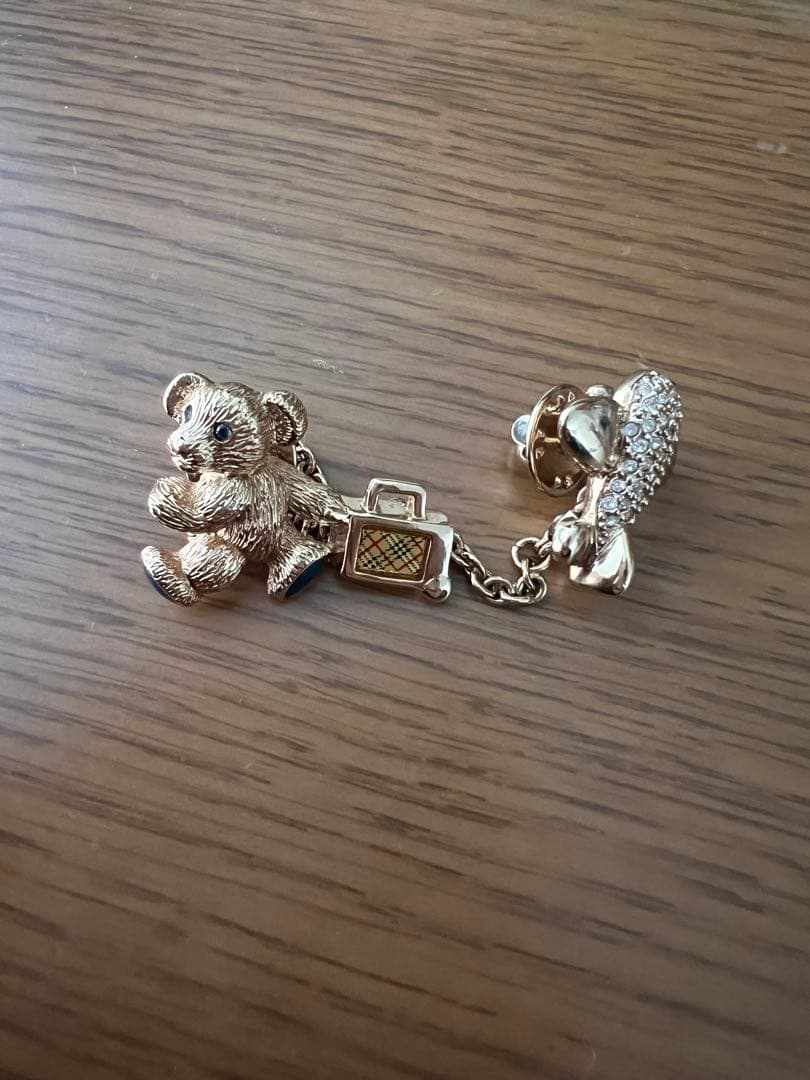 希少Burberrys　バーバリーベア　飛行機　ピンバッジ