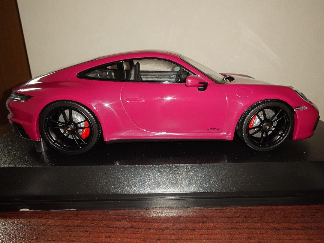 ミニチャンプス 1/18 ポルシェ 911 カレラ 4 GTS ルビースター