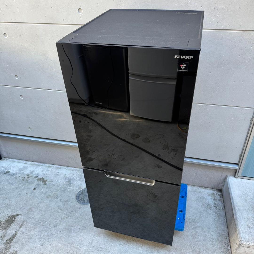 122⭐️2022年製美品★シャープ　冷蔵庫　黒　ブラック　右、左開き　一人暮らし