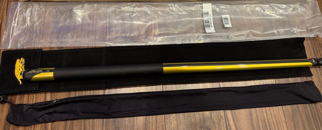 稀少品　世界限定数量　Predator P3 ゴールド