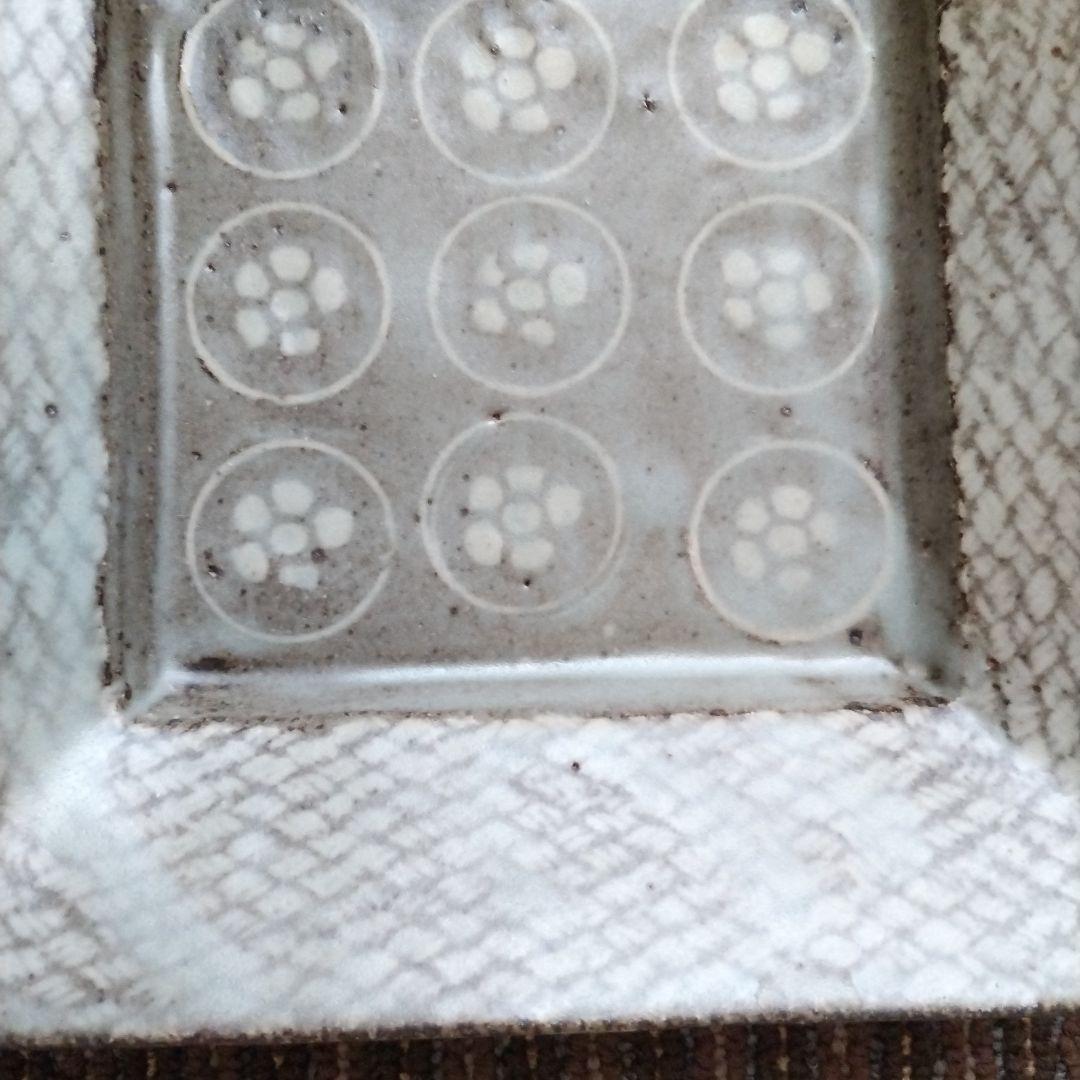 人間国宝　島岡達三　益子焼　地釉象嵌梅文　角皿　箱なし