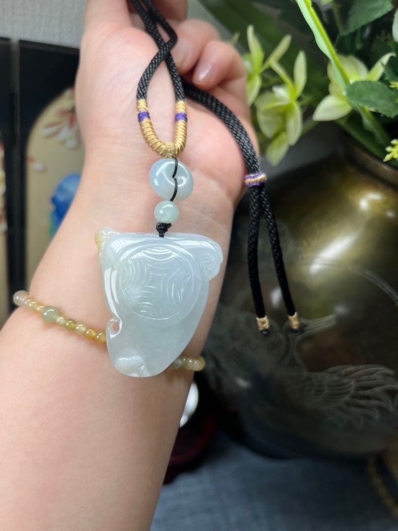 新入荷‼️御守り❣️天然A貨翡翠　希少の3色翡翠、開運龍神様の頭　鑑定書付き