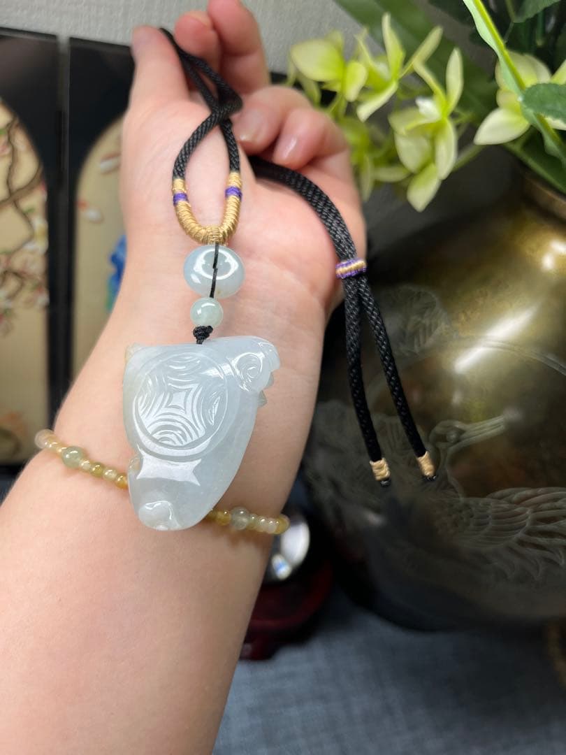 新入荷‼️御守り❣️天然A貨翡翠　希少の3色翡翠、開運龍神様の頭　鑑定書付き