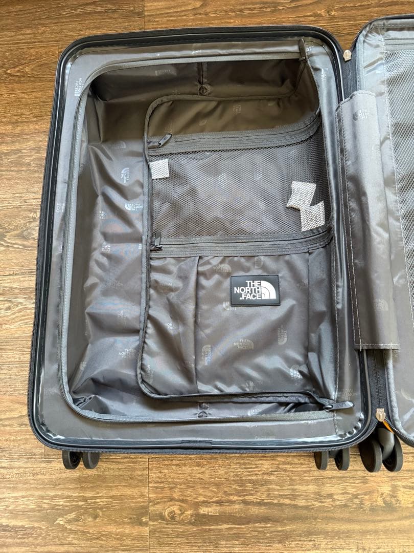 日本未発売　新品未使用　ザノースフェイス　キャリーケース　２４インチ　イエロー