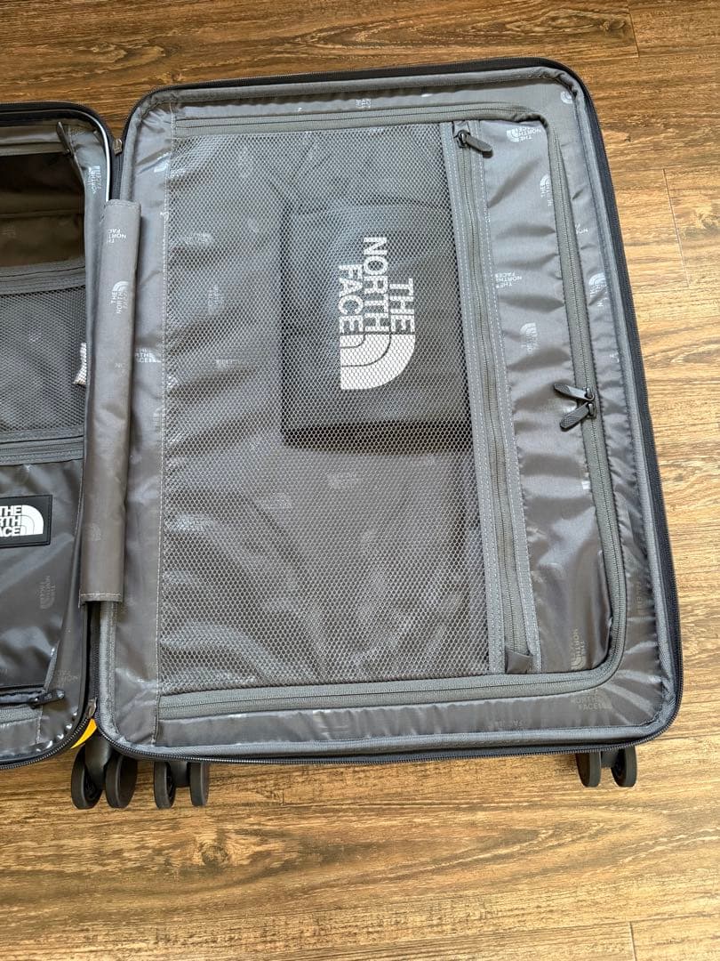 日本未発売　新品未使用　ザノースフェイス　キャリーケース　２４インチ　イエロー