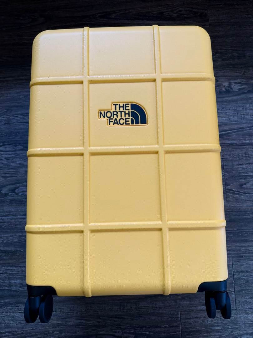 日本未発売　新品未使用　ザノースフェイス　キャリーケース　２４インチ　イエロー