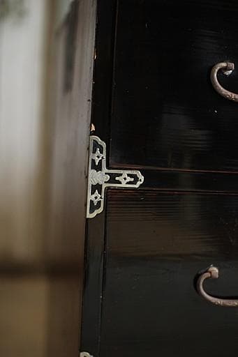 古い木製のチェスト　引き出し3段