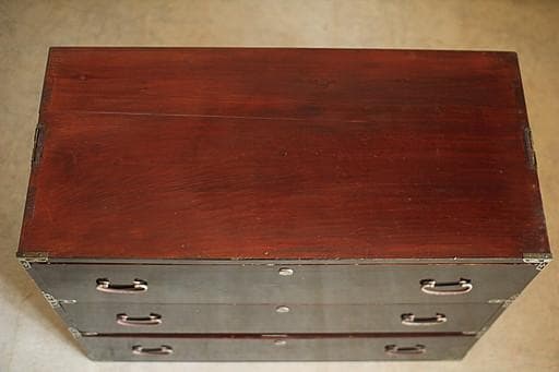 古い木製のチェスト　引き出し3段