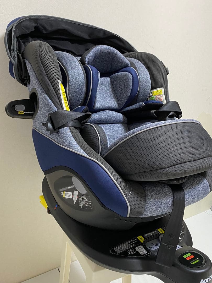 アップリカ　クルリラプロテクト回転式チャイルドシート ネイビー