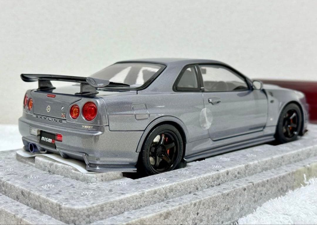 MOTORHELIX 日産 スカイライン GTR R34 1/18