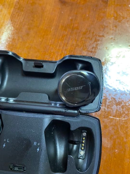 お値下げ中‼️BOSE SOUNDSPORT FREE BLACK