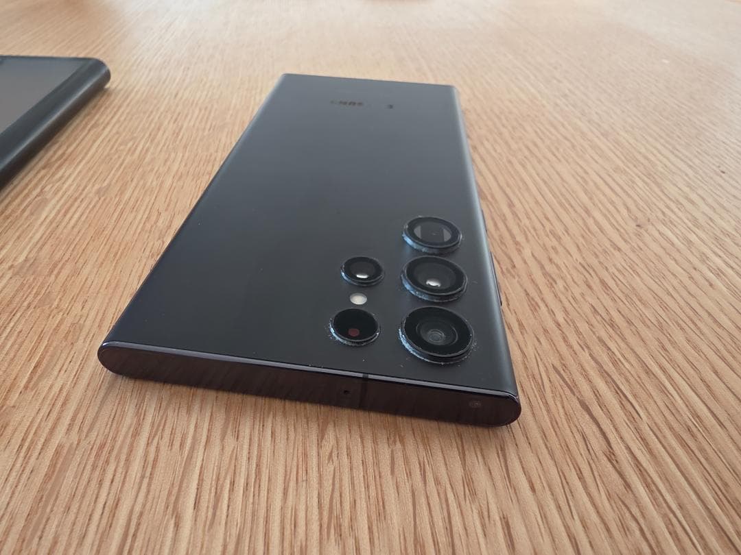 Samsung Galaxy S22 Ultra ブラック