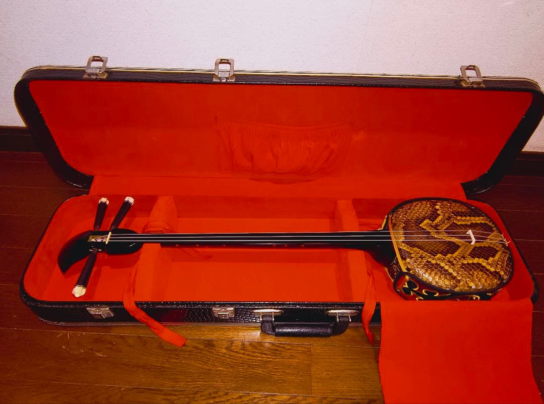 沖縄三線　 本革　 ケース黒　　蛇皮