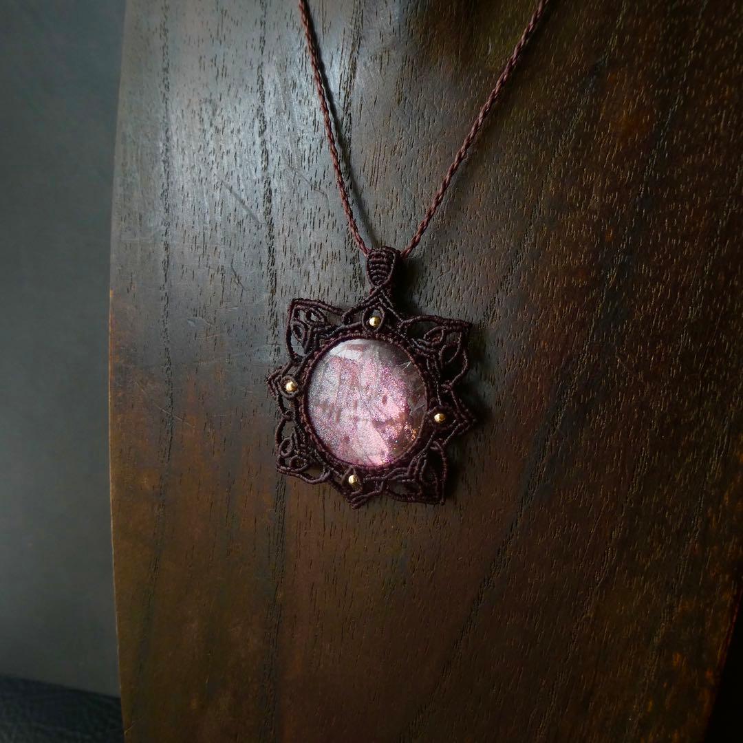 レアカラーサンストーンのマクラメネックレス