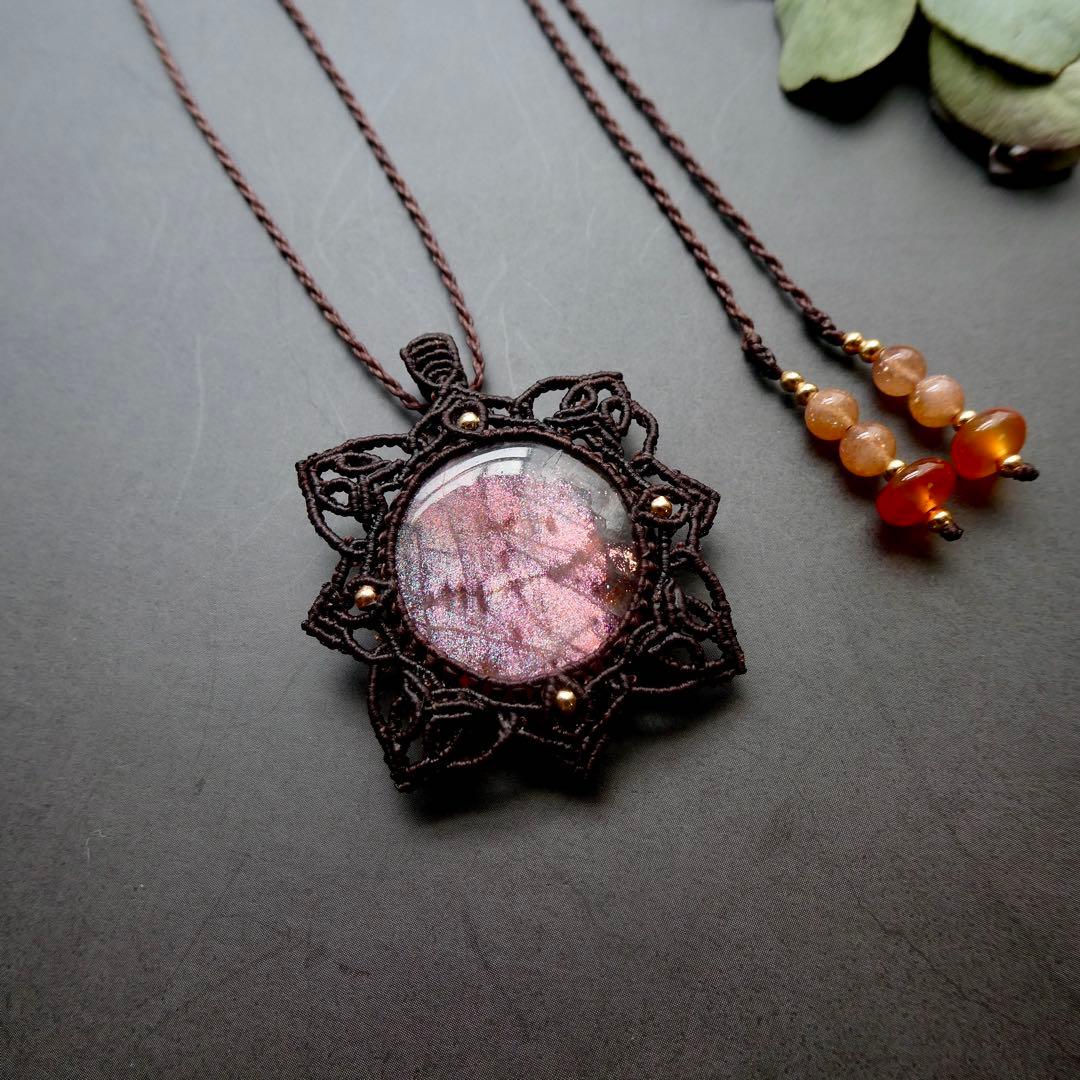 レアカラーサンストーンのマクラメネックレス