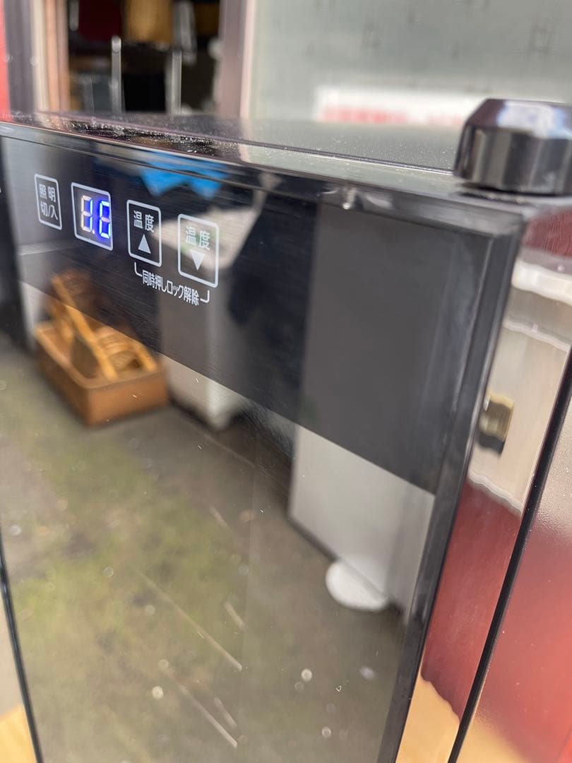 アイリスオーヤマ　ワインセラー 47L.18本収納、お値引き致しません。