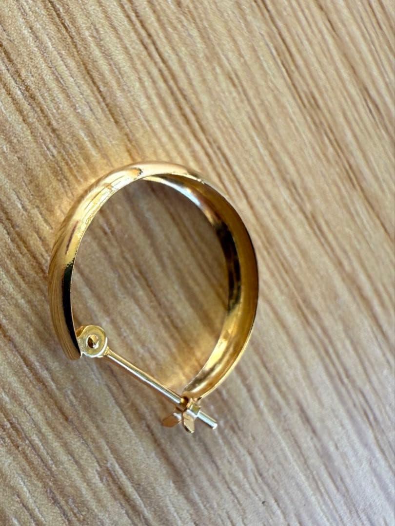 K10ゴールドルーフピアス