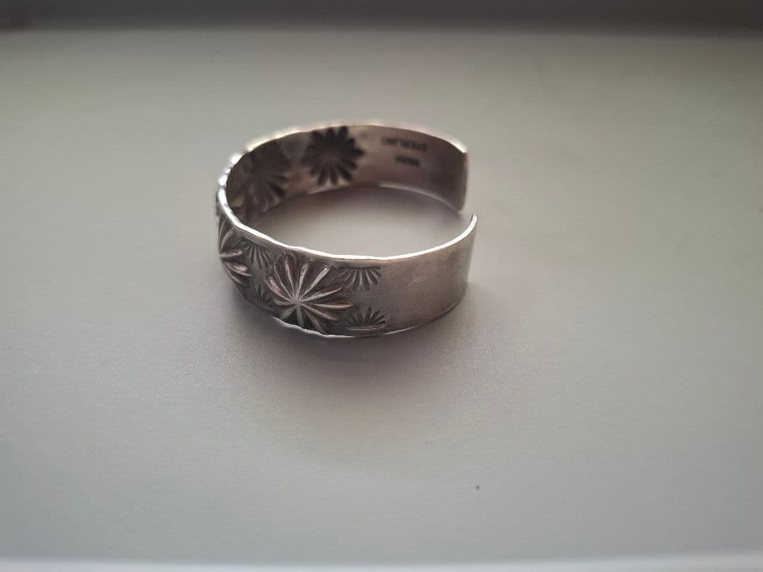 NORA インディアンジュエリー シルバーバングル ネペンテス