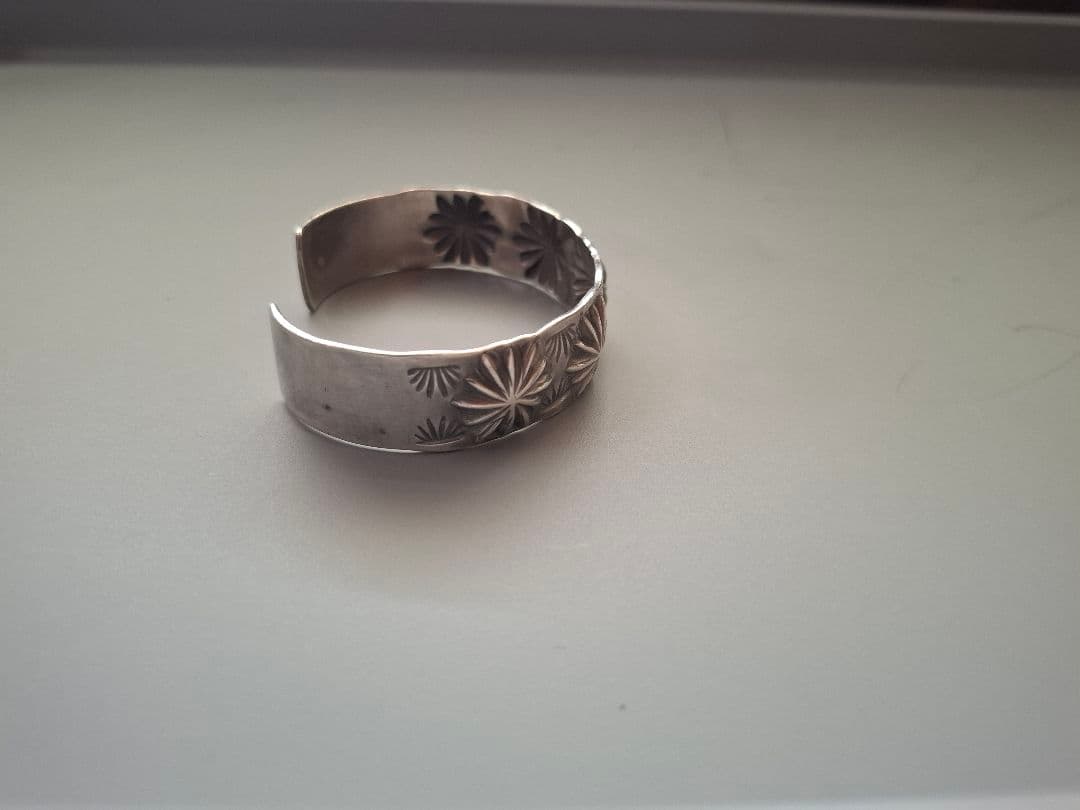 NORA インディアンジュエリー シルバーバングル ネペンテス