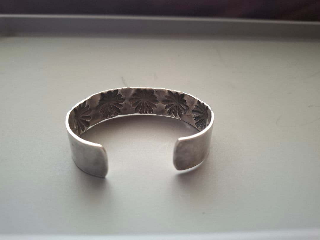 NORA インディアンジュエリー シルバーバングル ネペンテス