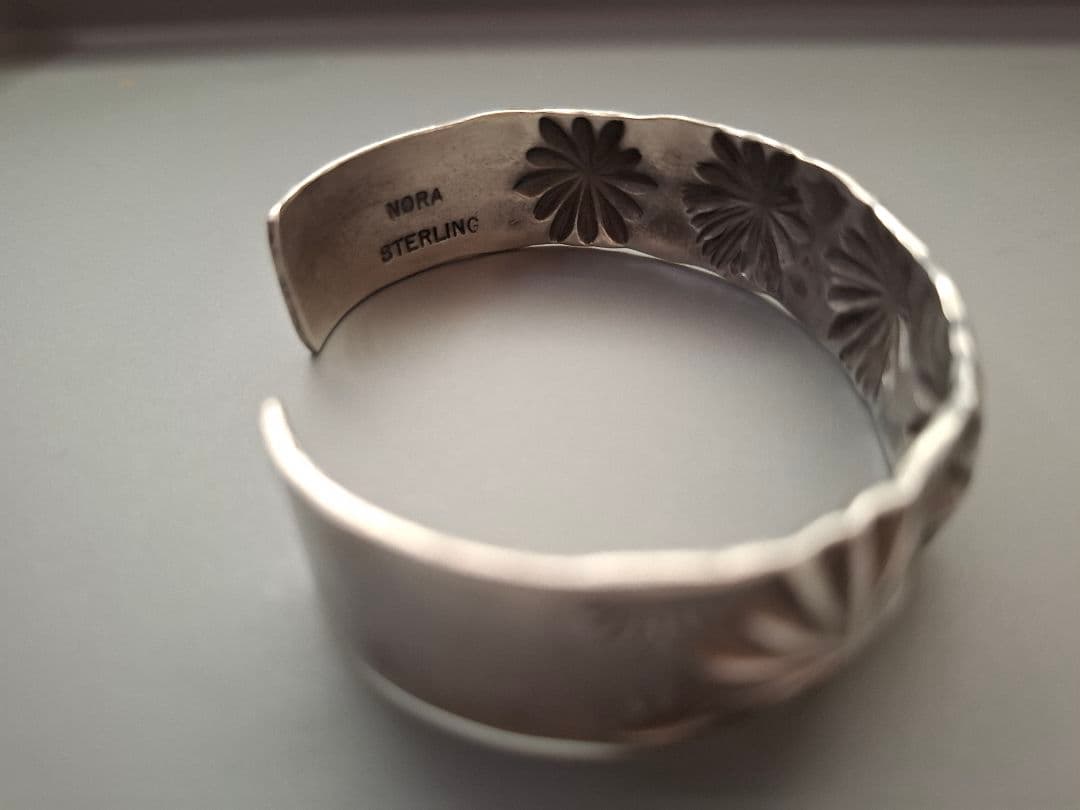 NORA インディアンジュエリー シルバーバングル ネペンテス