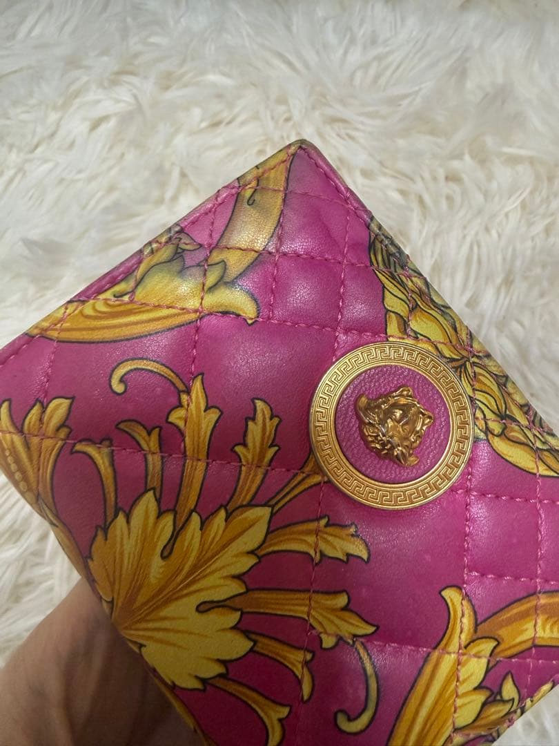 激レア★ VERSACE 二つ折り財布 ピンク　キルティングピンク　メドュ