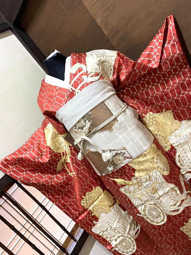 振袖 フルセット6点サイズM〜Ｌ駒刺繍　御所車文　金彩　正絹