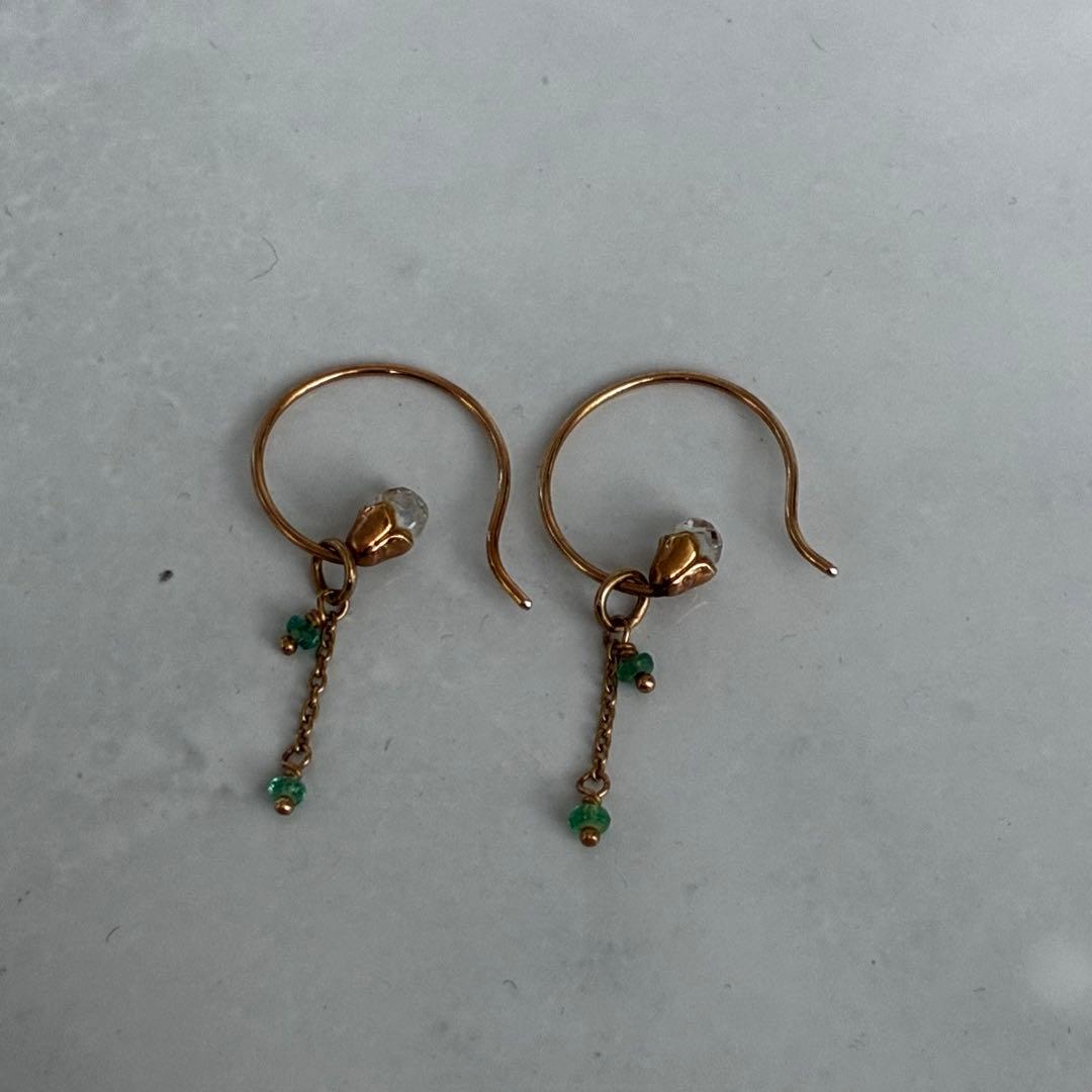 agete フック　ピアス　エメラルドチャーム付き