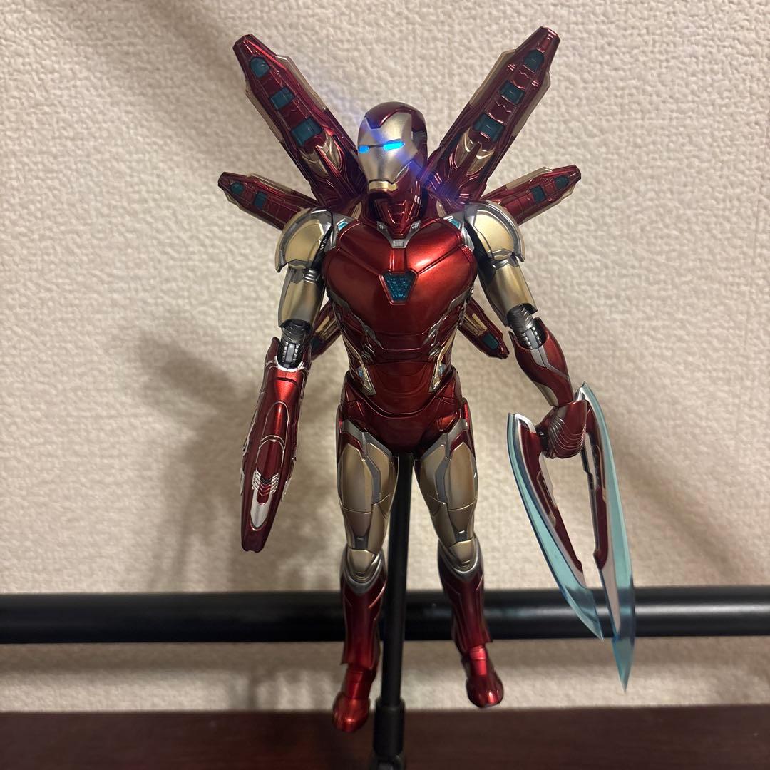 アイアンマン フィギュア 翼付き 約30cm LEDライト付き 電池搭載積み