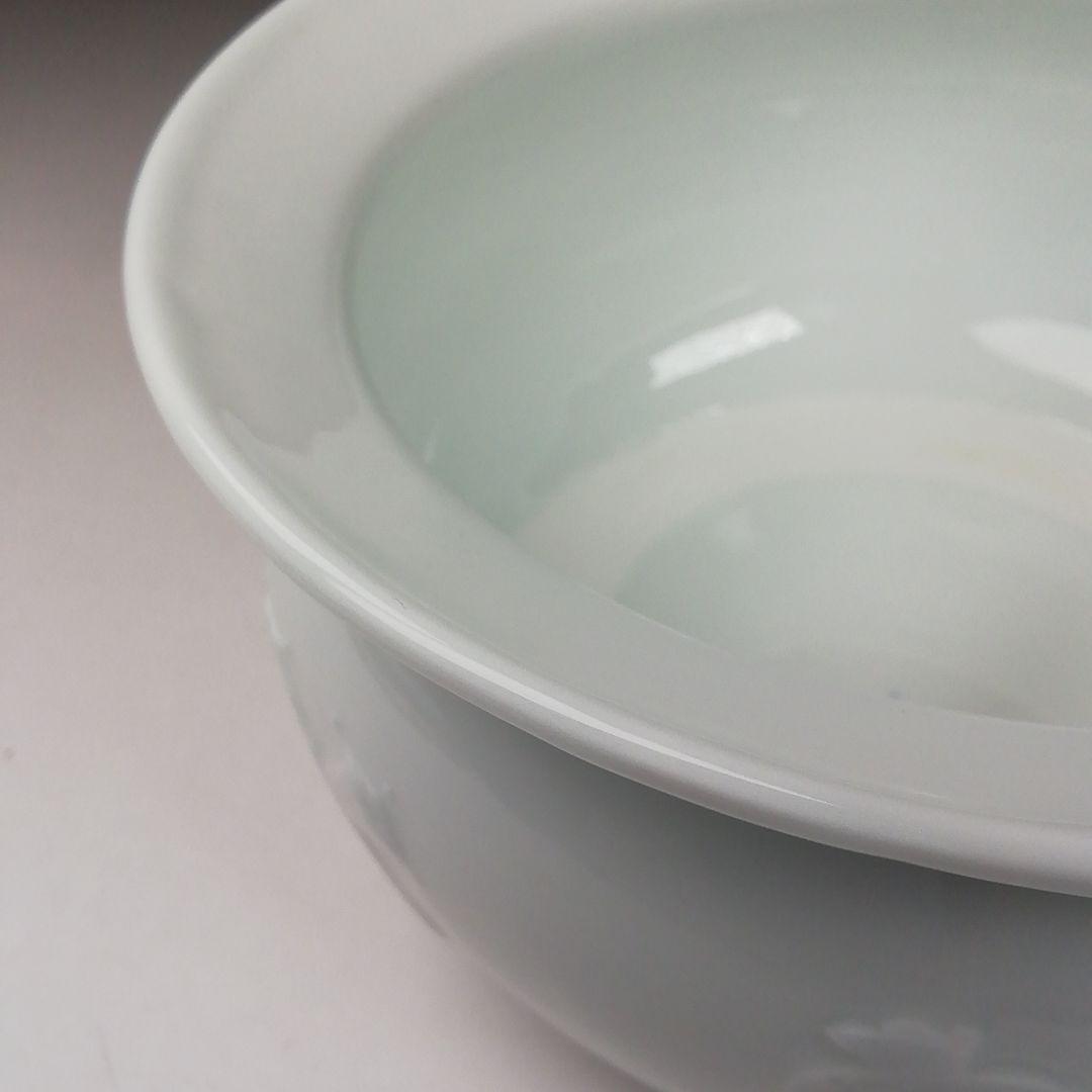 Ｔ６６８　建水　『白磁　宝尽くし』『大日本　三川内　平戸窯　悦山 造』　共箱