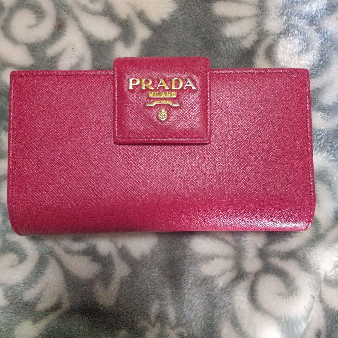 PRADA サフィアーノメタルロゴ レッド系