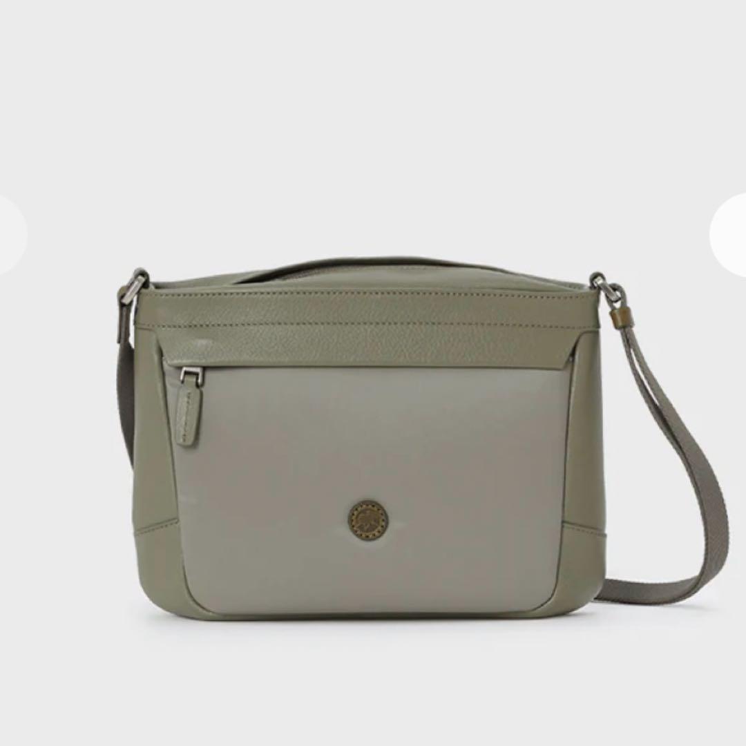 ハンティングワールド　ショルダーバッグ